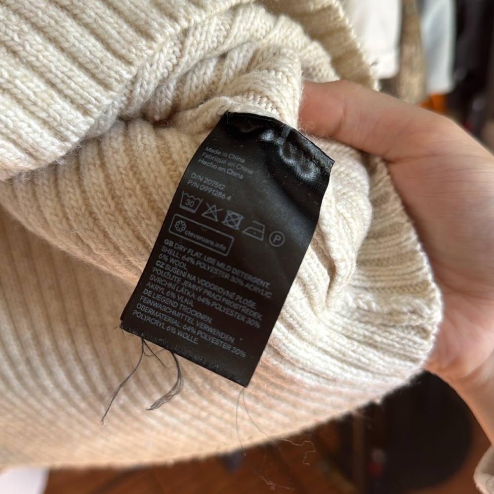 H&M Sweater - Picture 3 of 3